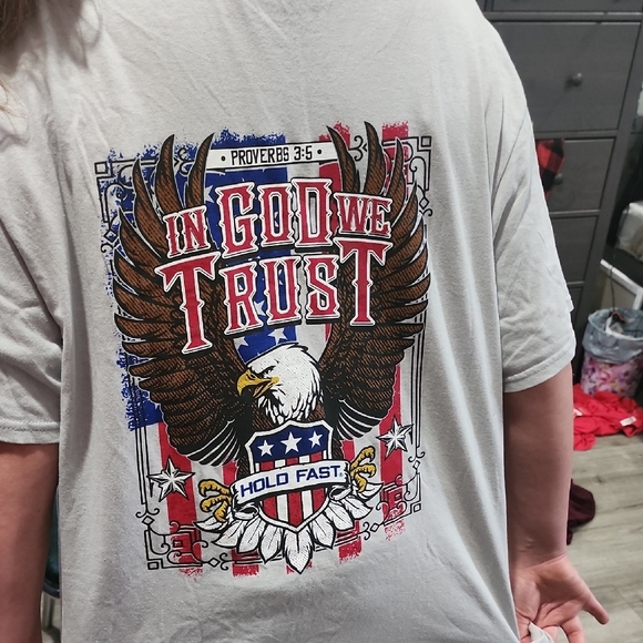 Light Gray Oversized Short Sleeve Tee with Black Crew Neck and Red Graphic - Picture 3 of 10